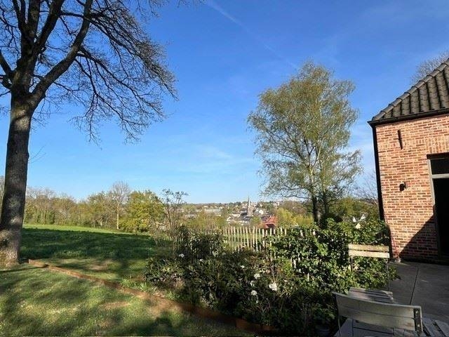 Appartement te  huur in Sint-Genesius-Rode 1640 2340.00€ 3 slaapkamers 150.00m² - Zoekertje 553490