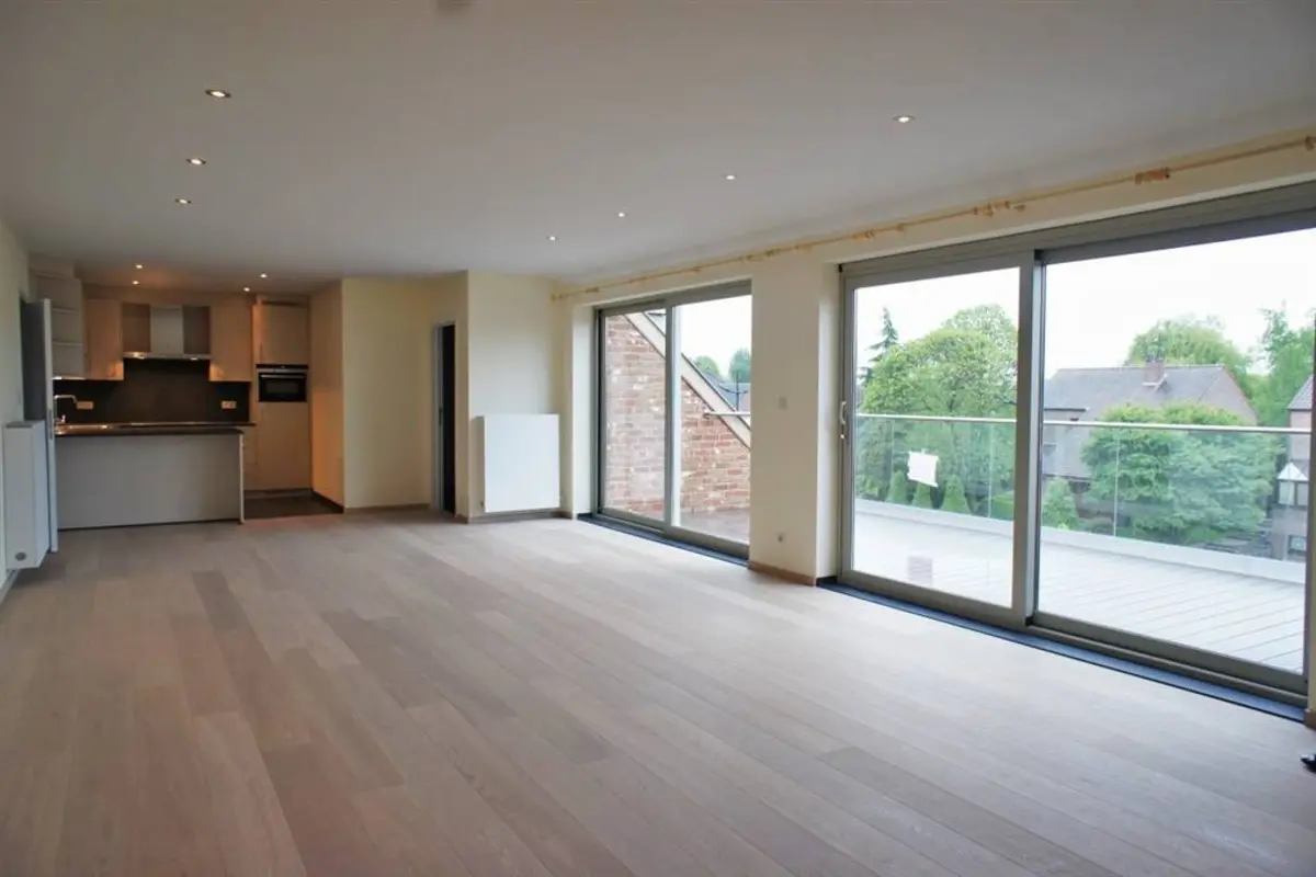 Appartement à à Wezembeek-Oppem 1970 1900.00€ 3 chambres 139.00m² - Annonce 553158