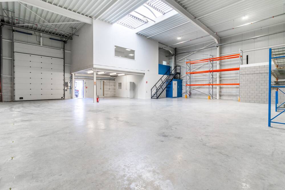 Commerce à louer à Mont-Saint-Guibert 1435 3000.00€ chambres 408.00m² - Annonce 557257