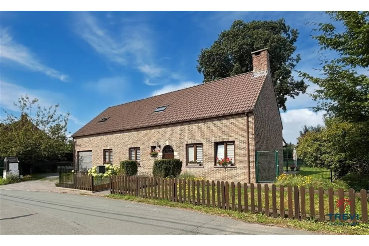 Maison à vendre à Saintes 1480 550000.00€ 4 chambres 200.00m² - Annonce 558176