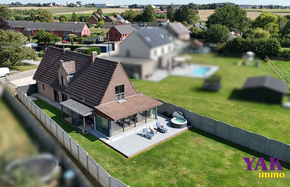 Villa à vendre à Saintes 1480 659000.00€ 5 chambres 242.00m² - Annonce 560571