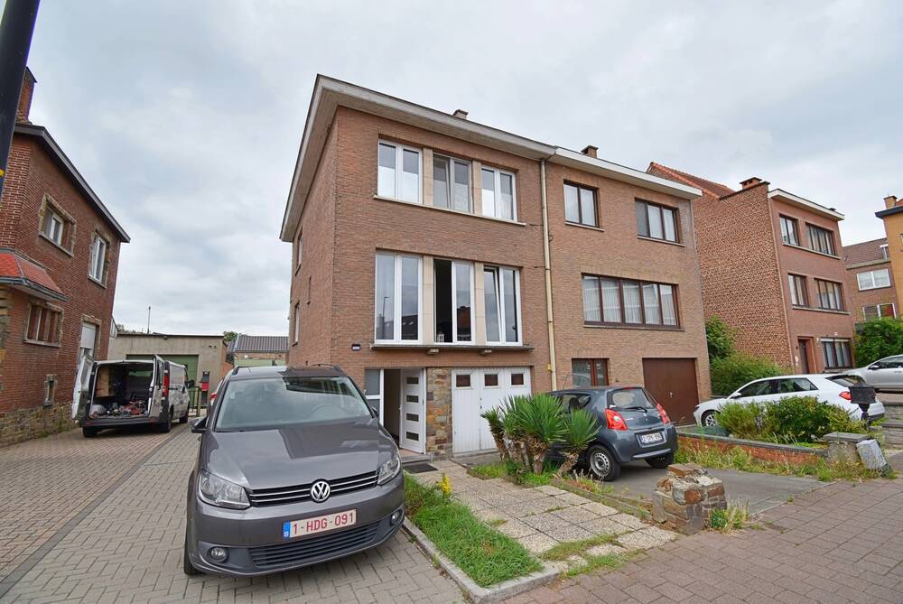 Huis te  koop in Sint-Pieters-Leeuw 1600 550000.00€ 4 slaapkamers m² - Zoekertje 561678