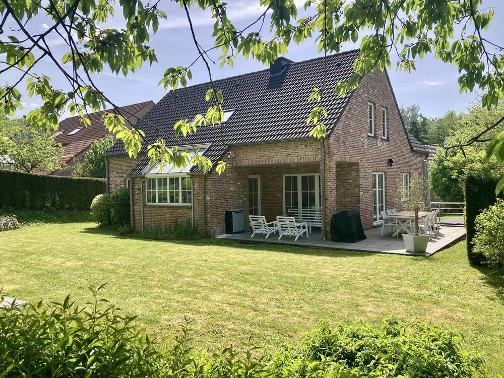 Huis te  huur in Waver 1300 2500.00€ 5 slaapkamers 230.00m² - Zoekertje 561280