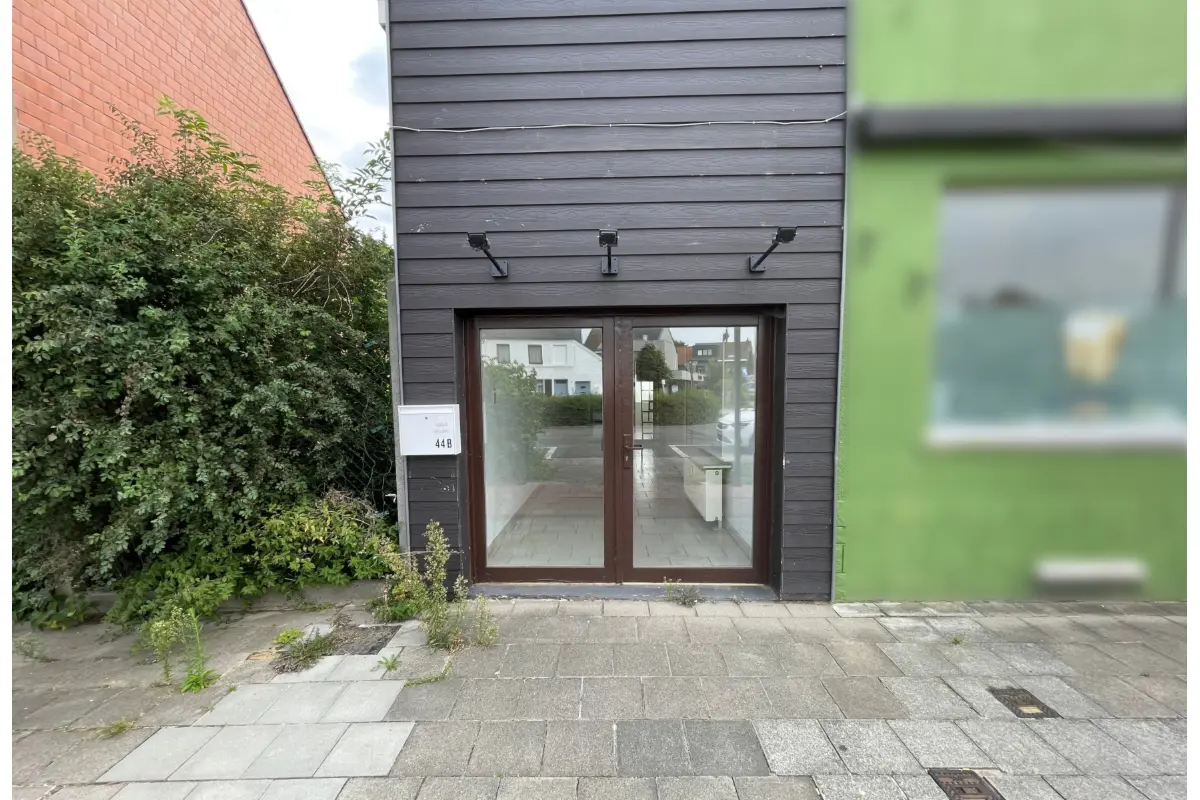 Handelszaak te  huur in Waterloo 1410 795.00€  slaapkamers 32.00m² - Zoekertje 562371