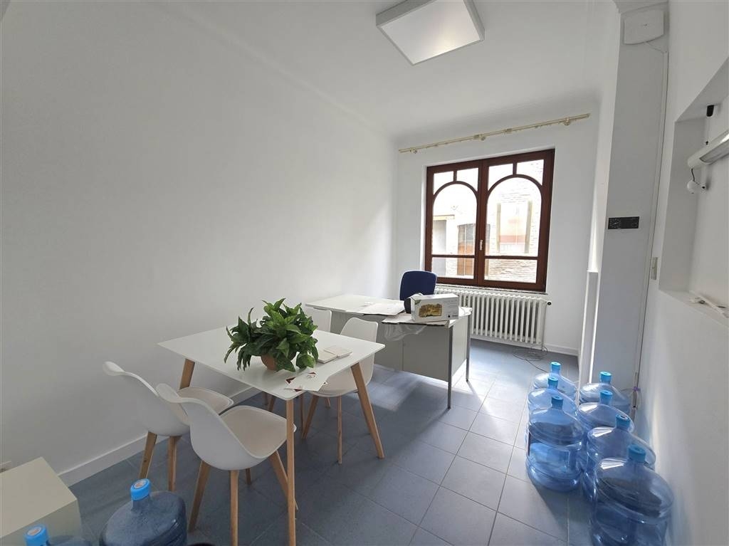 Commerce à louer à Wavre 1300 450.00€ chambres 13.00m² - Annonce 563541