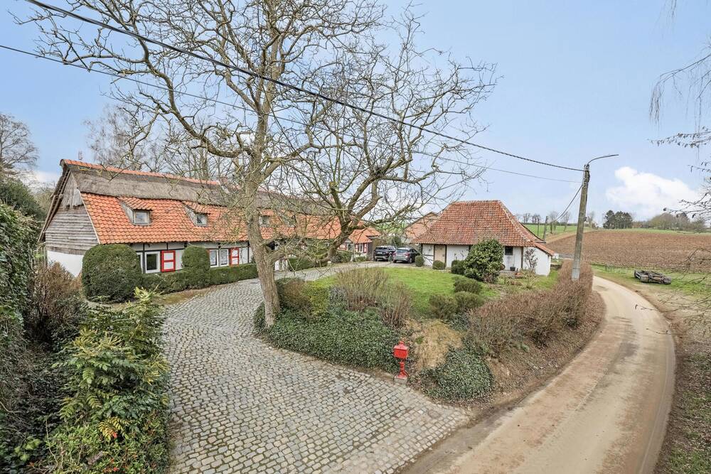 Maison à vendre à Lennik-Saint-Martin 1750 825000.00€ 6 chambres 340.00m² - Annonce 566284