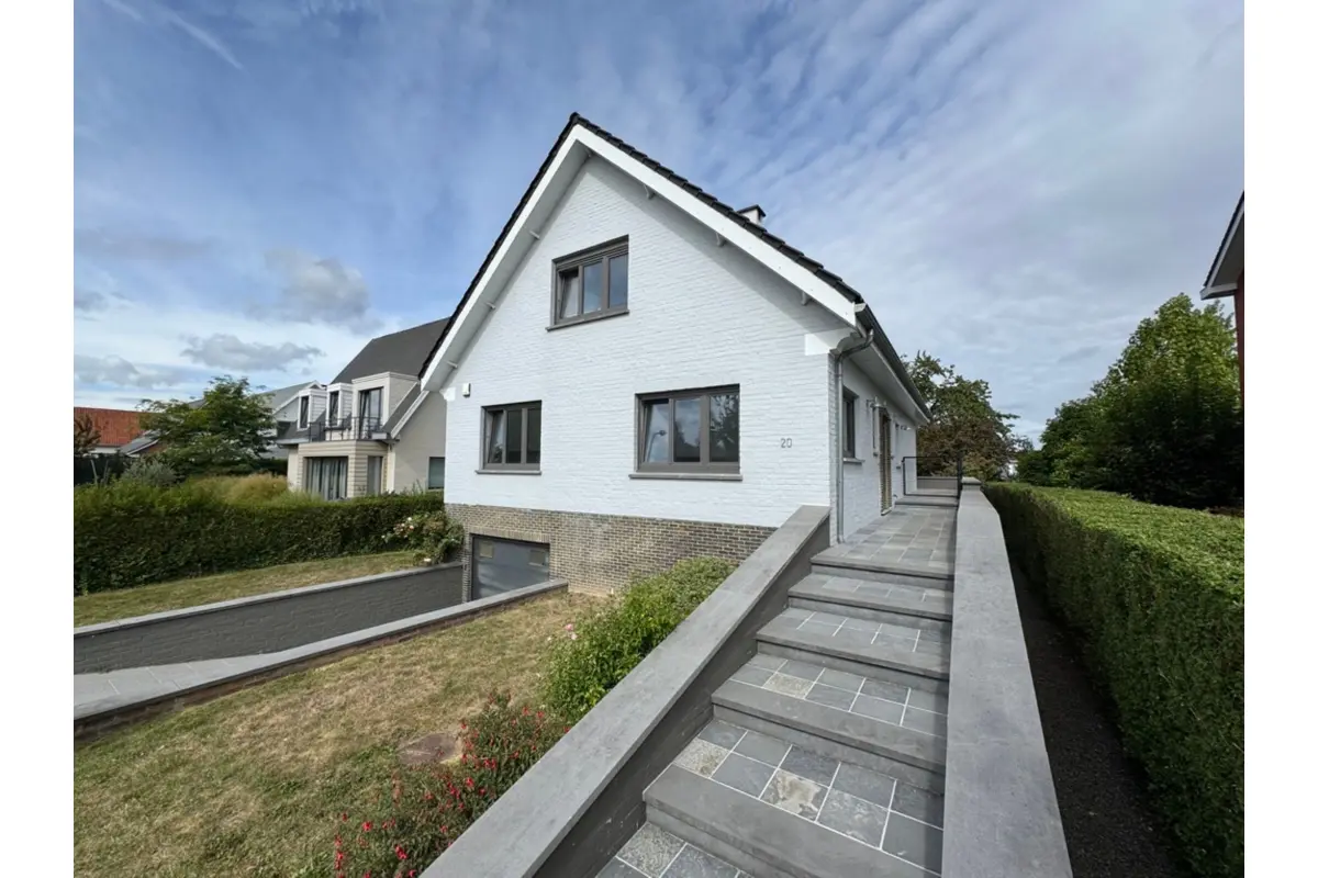 Villa te  huur in Waterloo 1410 2700.00€ 4 slaapkamers 190.00m² - Zoekertje 567352