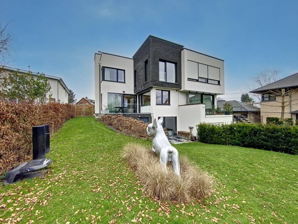Huis te huur in Waterloo 1410 3900.00€ 4 slaapkamers 250.00m² - Zoekertje 568230