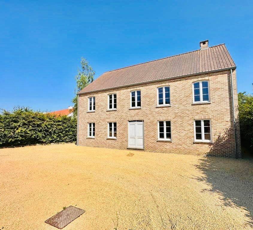 Mixgebouw te  koop in Lasne 1380 795000.00€ 4 slaapkamers m² - Zoekertje 568512