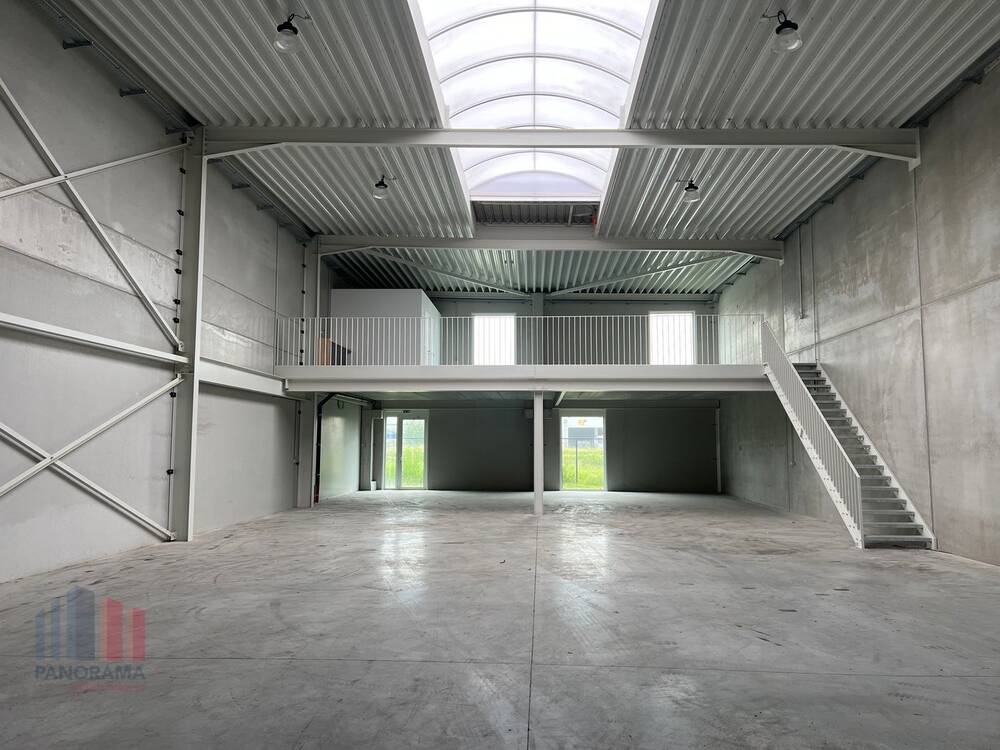 Commerce à louer à Leeuw-Saint-Pierre 1600 3200.00€  chambres 432.00m² - Annonce 569435