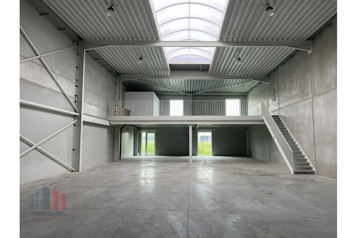 Commerce à louer à Leeuw-Saint-Pierre 1600 3200.00€  chambres 432.00m² - Annonce 569435