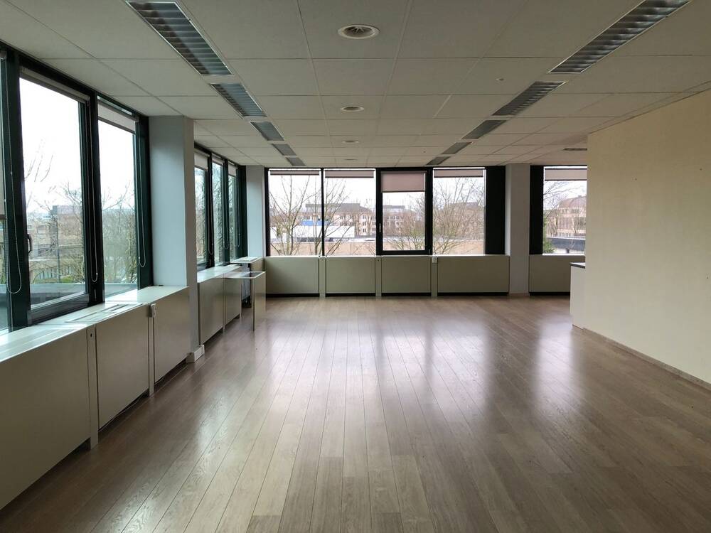 Commerce à louer à Zaventem 1930 2625.00€ chambres 700.00m² - Annonce 569415