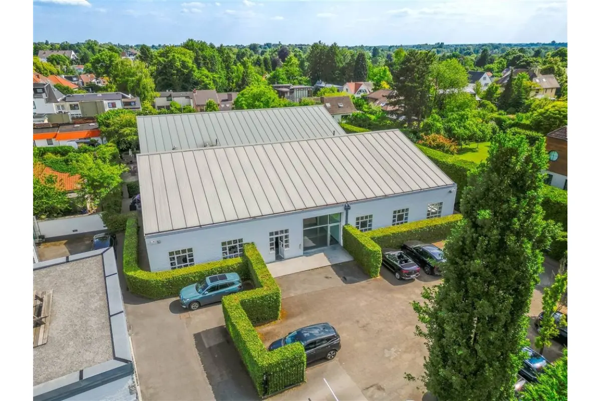 Handelszaak te  huur in Sint-Genesius-Rode 1640 5375.00€  slaapkamers 430.00m² - Zoekertje 570833