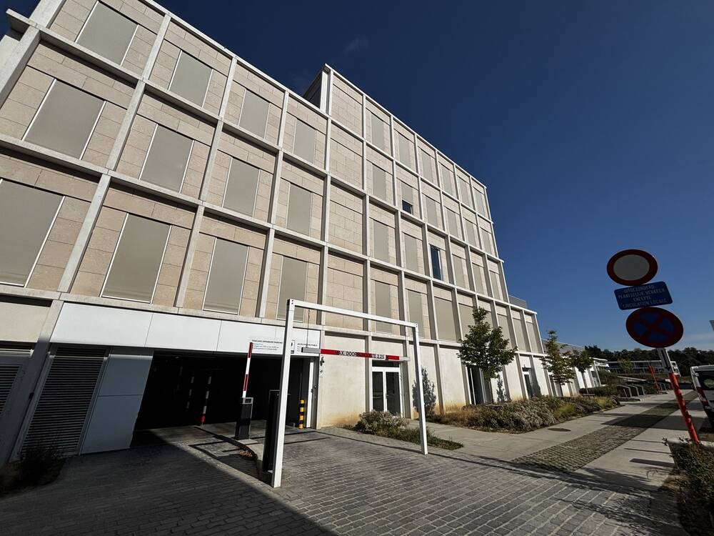Parking / garage à louer à Wezembeek-Oppem 1970 100.00€  chambres m² - Annonce 572714