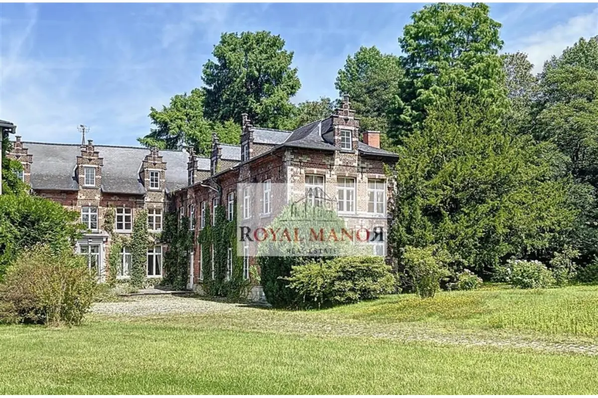 Huis te  huur in Wezembeek-Oppem 1970 2750.00€ 6 slaapkamers 305.00m² - Zoekertje 572202