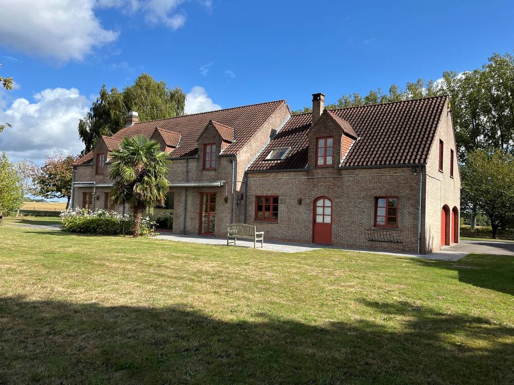 Maison à louer à Wavre 1300 2900.00€ 6 chambres 385.00m² - Annonce 574704