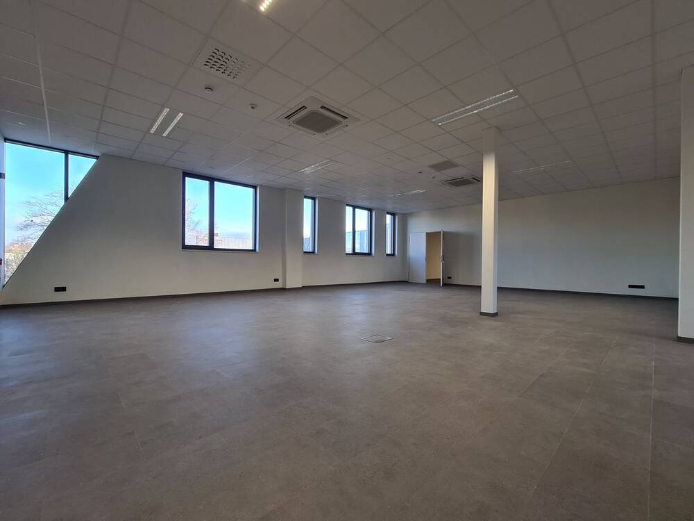 Commerce à louer à Drogenbos 1620 3834.00€  chambres 400.00m² - Annonce 575532