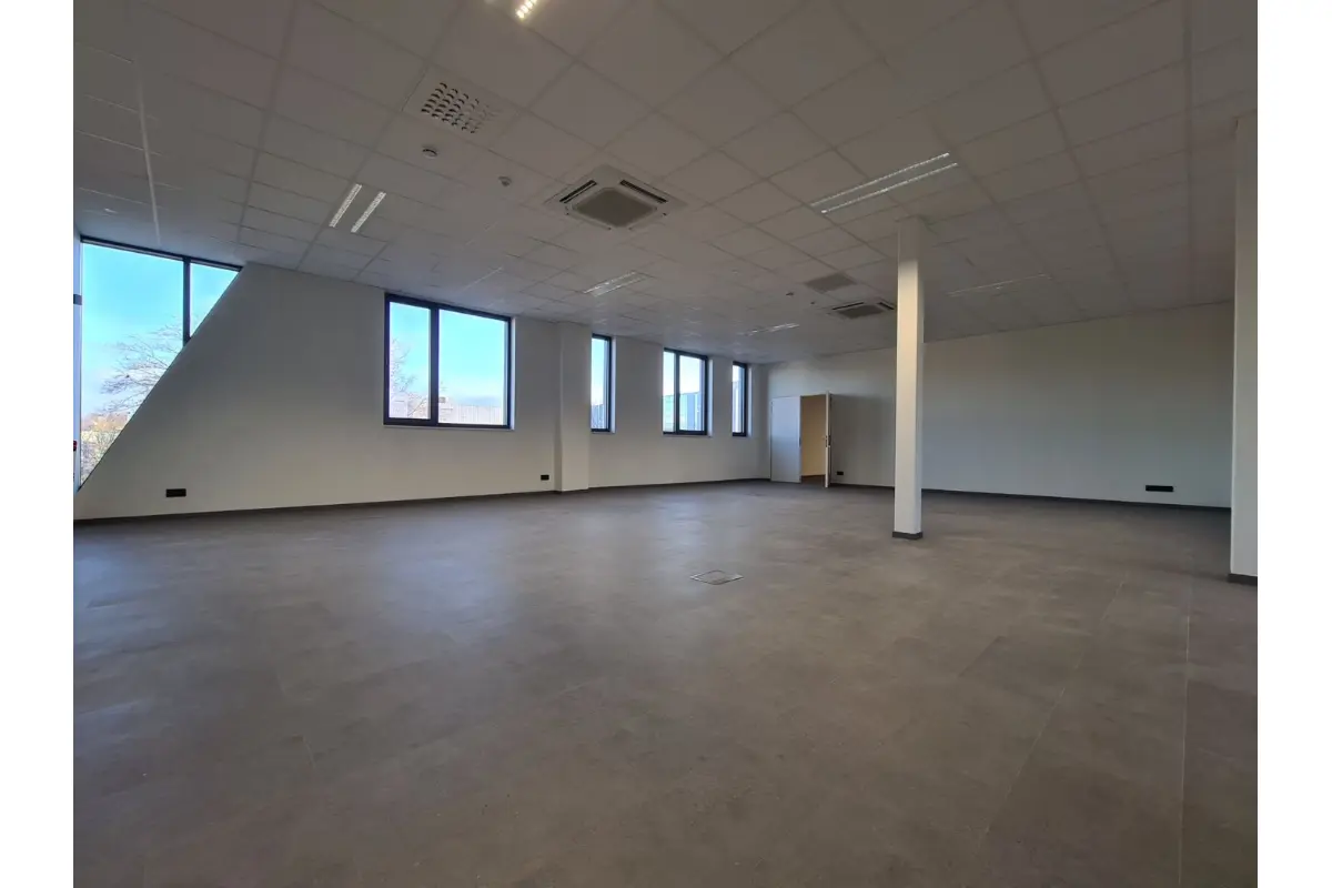 Commerce à louer à Drogenbos 1620 3834.00€  chambres 400.00m² - Annonce 575532