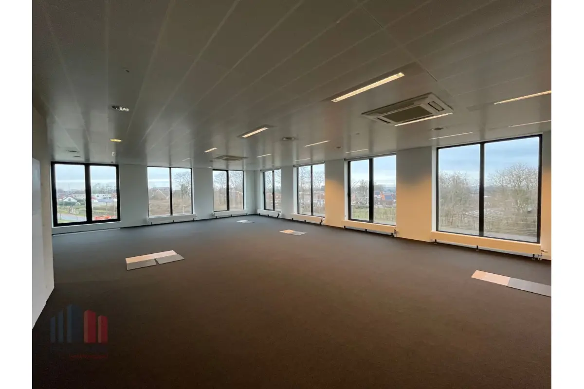 Commerce à louer à Asse 1730 6829.00€  chambres 745.00m² - Annonce 575536