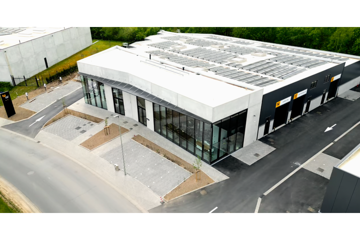 Handelszaak te  huur in Waver 1300 2400.00€  slaapkamers 316.00m² - Zoekertje 620285