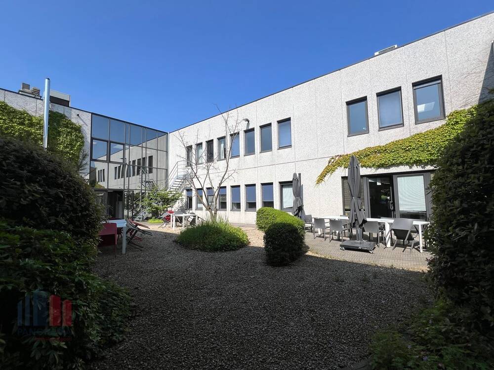 Commerce à vendre à Zellik 1731 1100000.00€  chambres 734.00m² - Annonce 575530