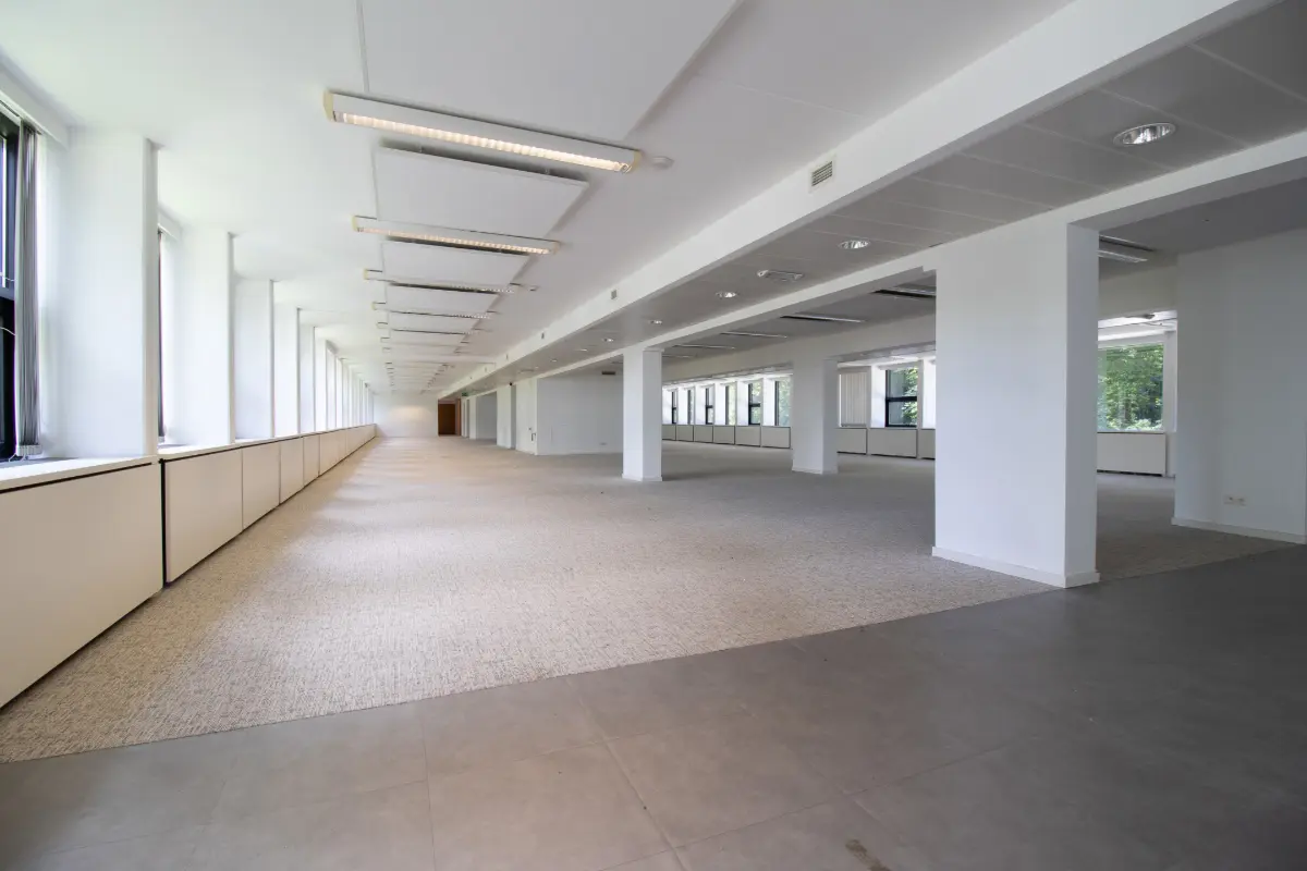 Commerce à louer à La Hulpe 1310 8250.00€  chambres 825.00m² - Annonce 576354