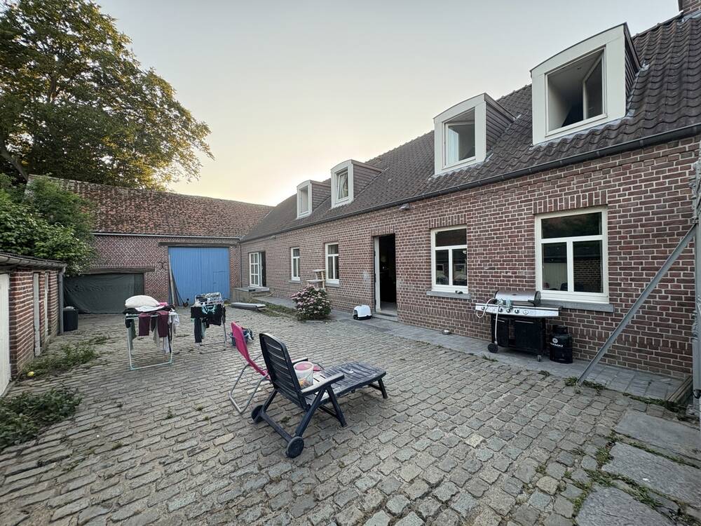 Bungalow à à Leuze-en-Hainaut 7900 1500.00€ 3 chambres 266.00m² - Annonce 578018