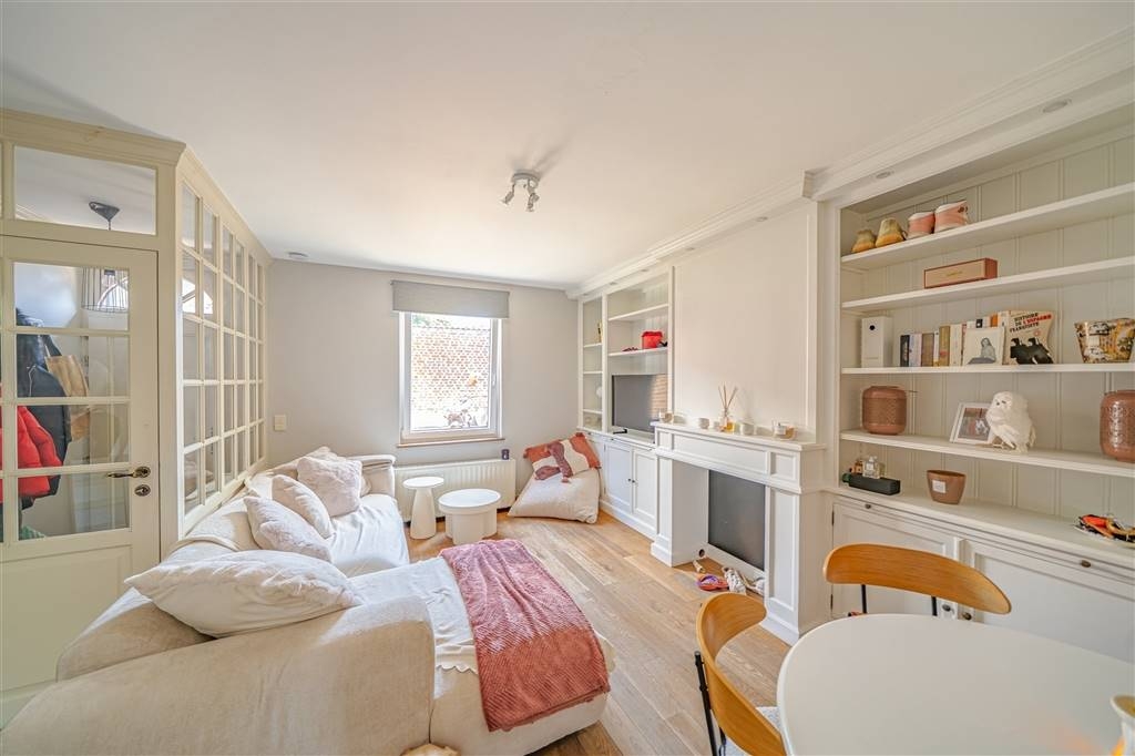 Huis te  koop in Waterloo 1410 325000.00€ 1 slaapkamers 100.00m² - Zoekertje 578072