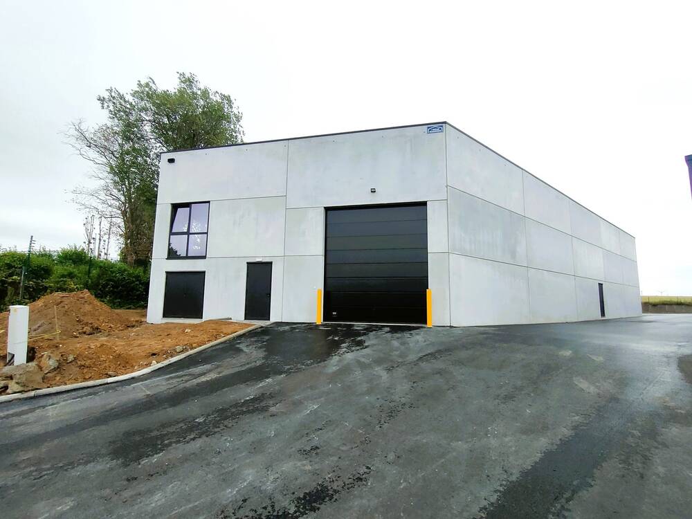 Handelszaak te  huur in Nijvel 1400 2600.00€  slaapkamers 326.00m² - Zoekertje 578834