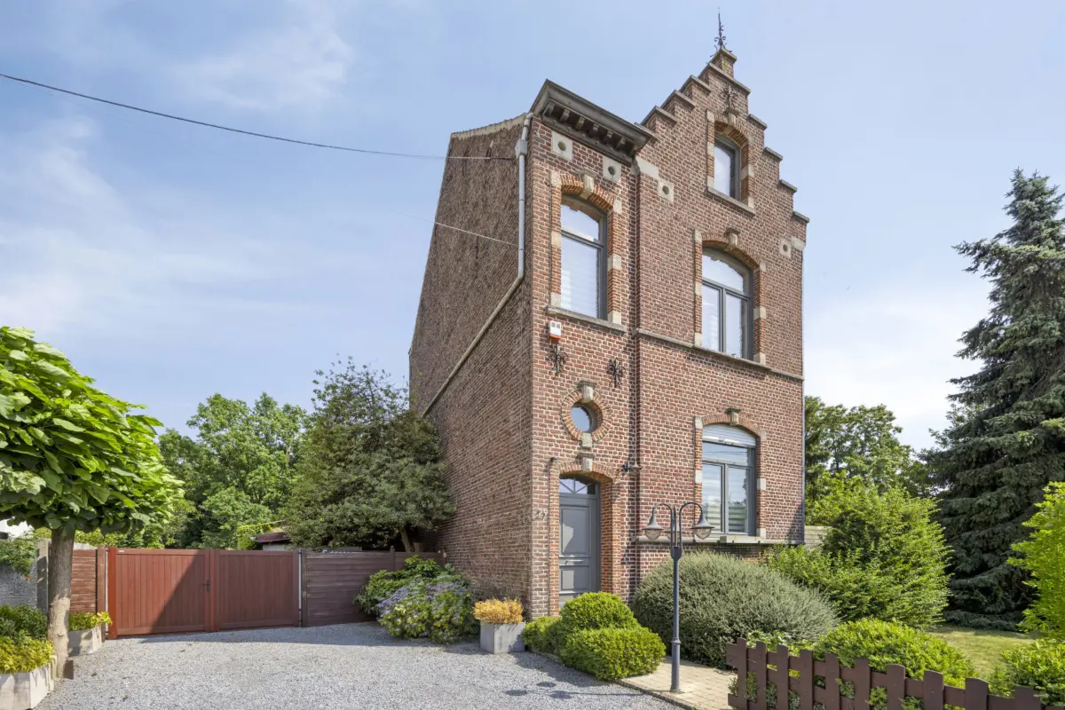 Huis te  koop in Sint-Pieters-Leeuw 1600 625000.00€ 4 slaapkamers 250.00m² - Zoekertje 580614