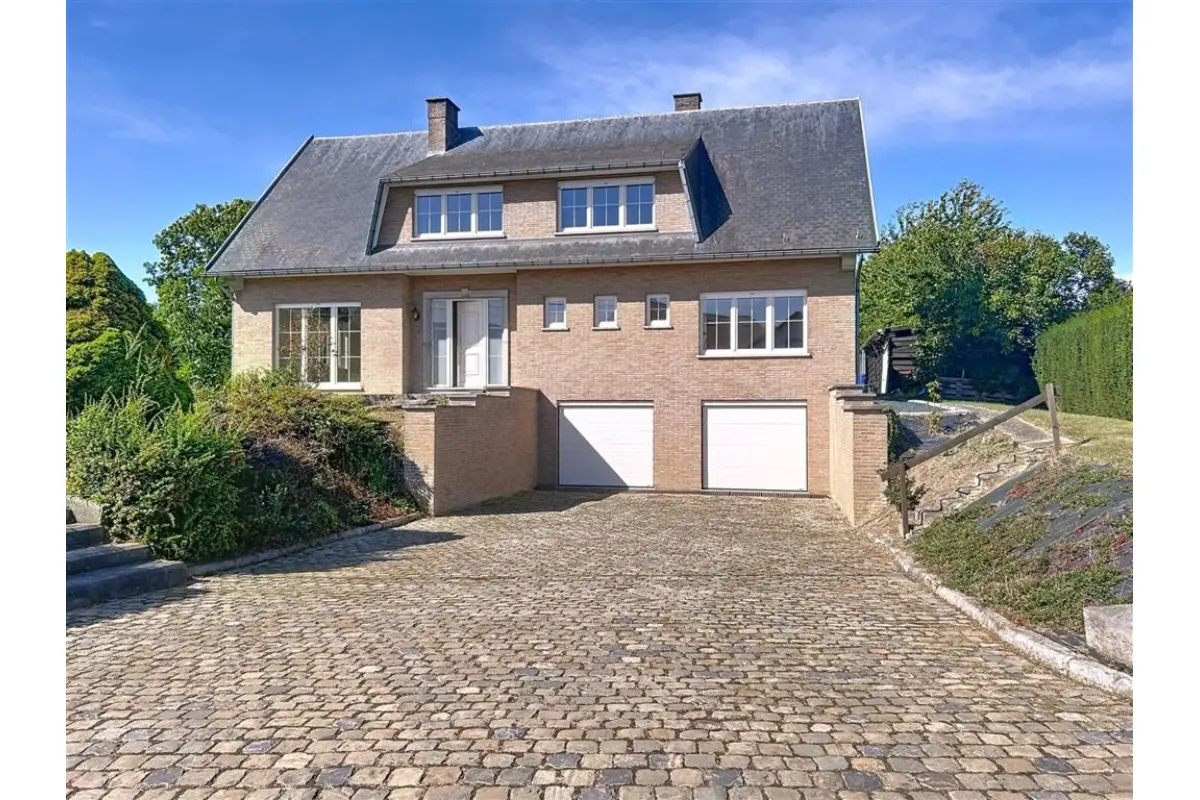 Huis te  koop in Orp-le-Grand 1350 625000.00€ 4 slaapkamers 220.00m² - Zoekertje 580369