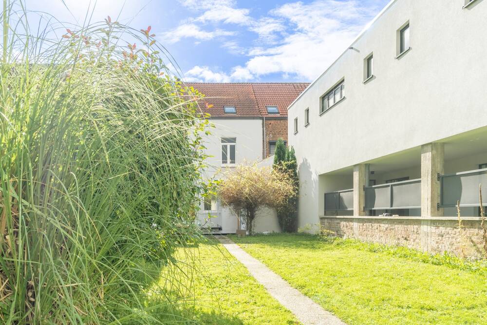 Huis te  huur in Sint-Genesius-Rode 1640 1850.00€ 4 slaapkamers 160.00m² - Zoekertje 579288