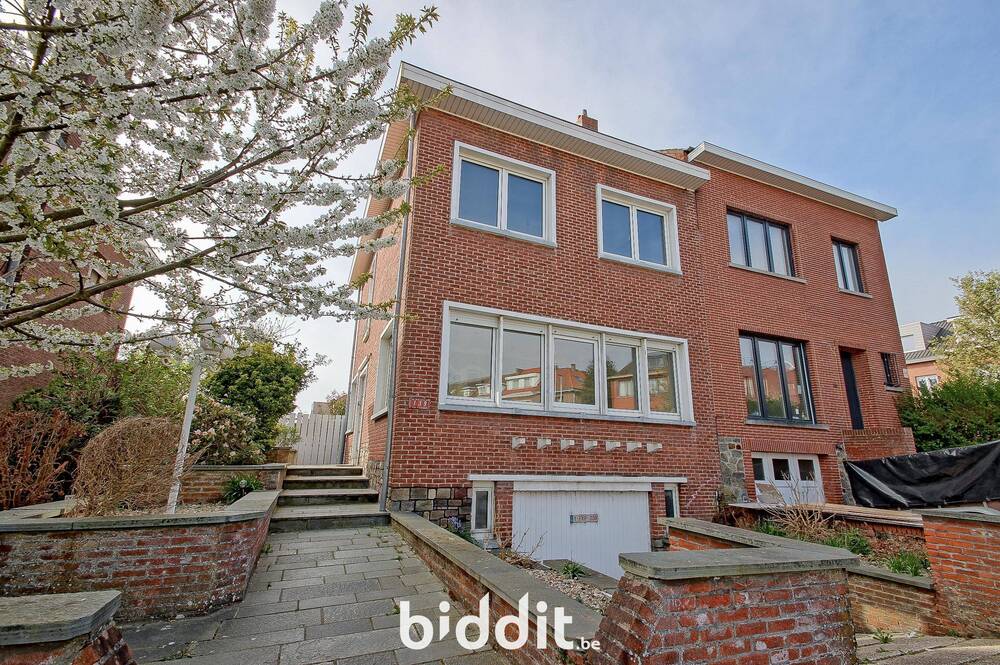 Huis te  koop in Sint-Pieters-Leeuw 1600 250000.00€ 4 slaapkamers 140.00m² - Zoekertje 579950