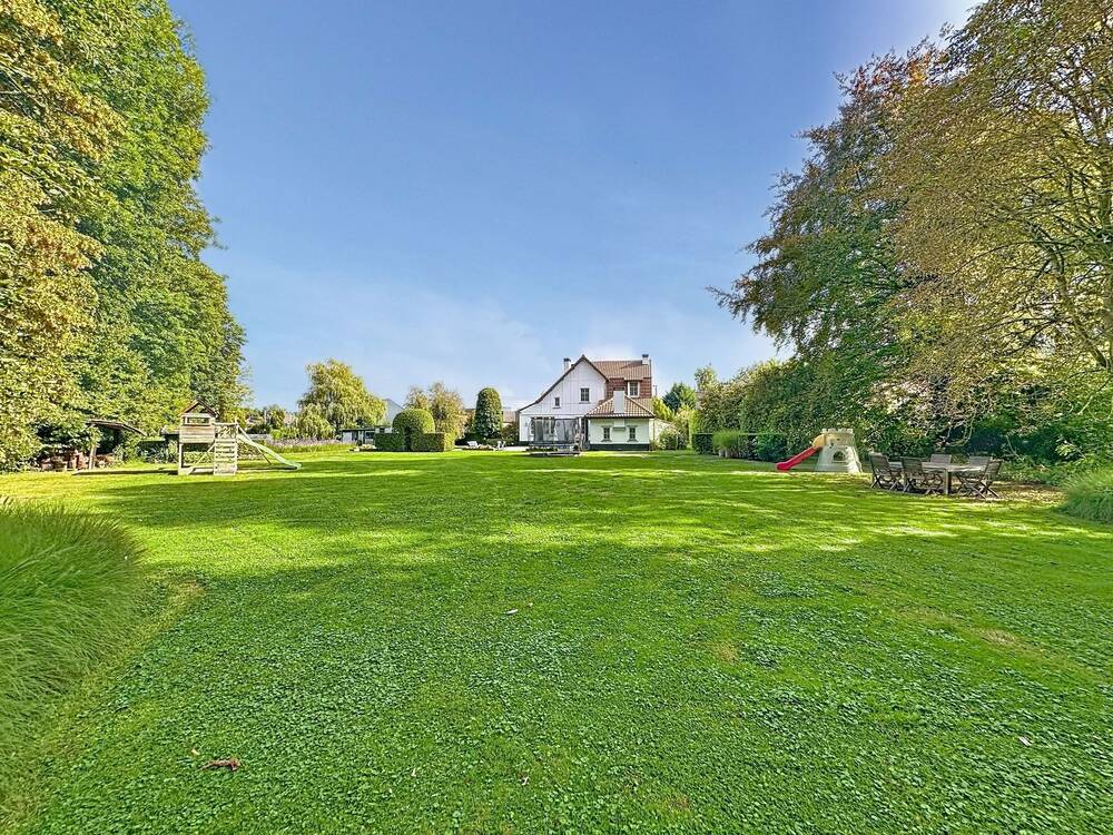 Villa te in Roux 6044 545000.00€ 4 slaapkamers 210.00m² - Zoekertje 582570