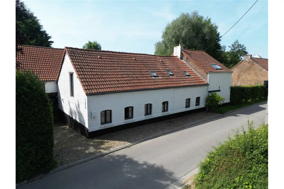 Huis te  koop in Geldenaken 1370 449000.00€ 3 slaapkamers 250.00m² - Zoekertje 582645