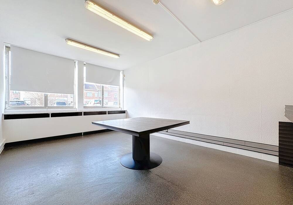 Commerce à louer à Drogenbos 1620 1950.00€ chambres 226.00m² - Annonce 581422