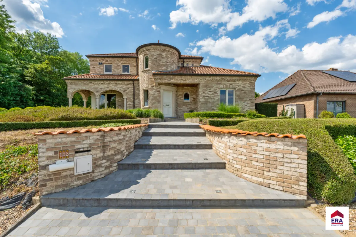 Huis te  koop in Sint-Pieters-Leeuw 1600 795000.00€ 3 slaapkamers 293.00m² - Zoekertje 584321