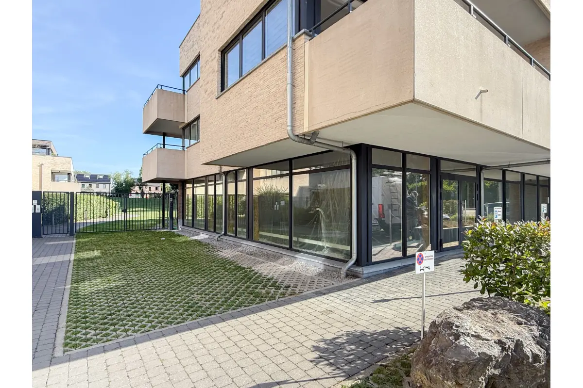 Handelszaak te  huur in Waterloo 1410 3500.00€  slaapkamers 157.00m² - Zoekertje 587200