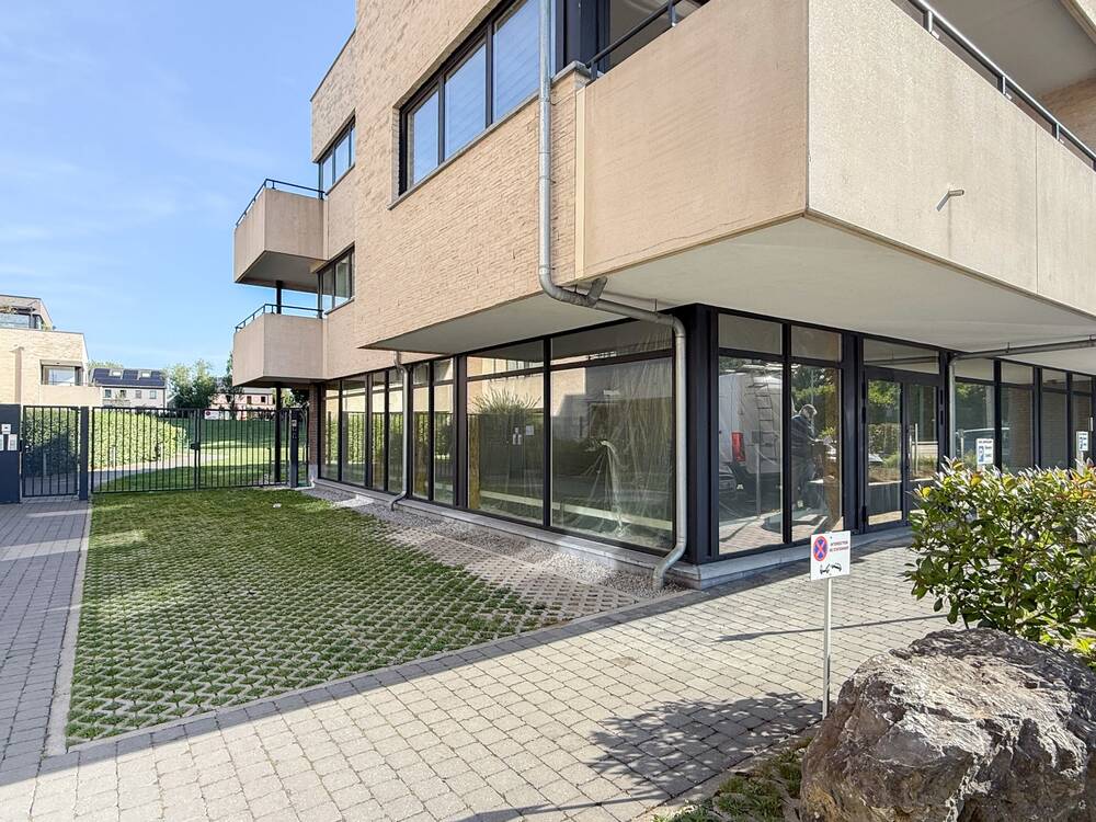 Handelszaak te  huur in Waterloo 1410 3500.00€  slaapkamers 10.00m² - Zoekertje 587200
