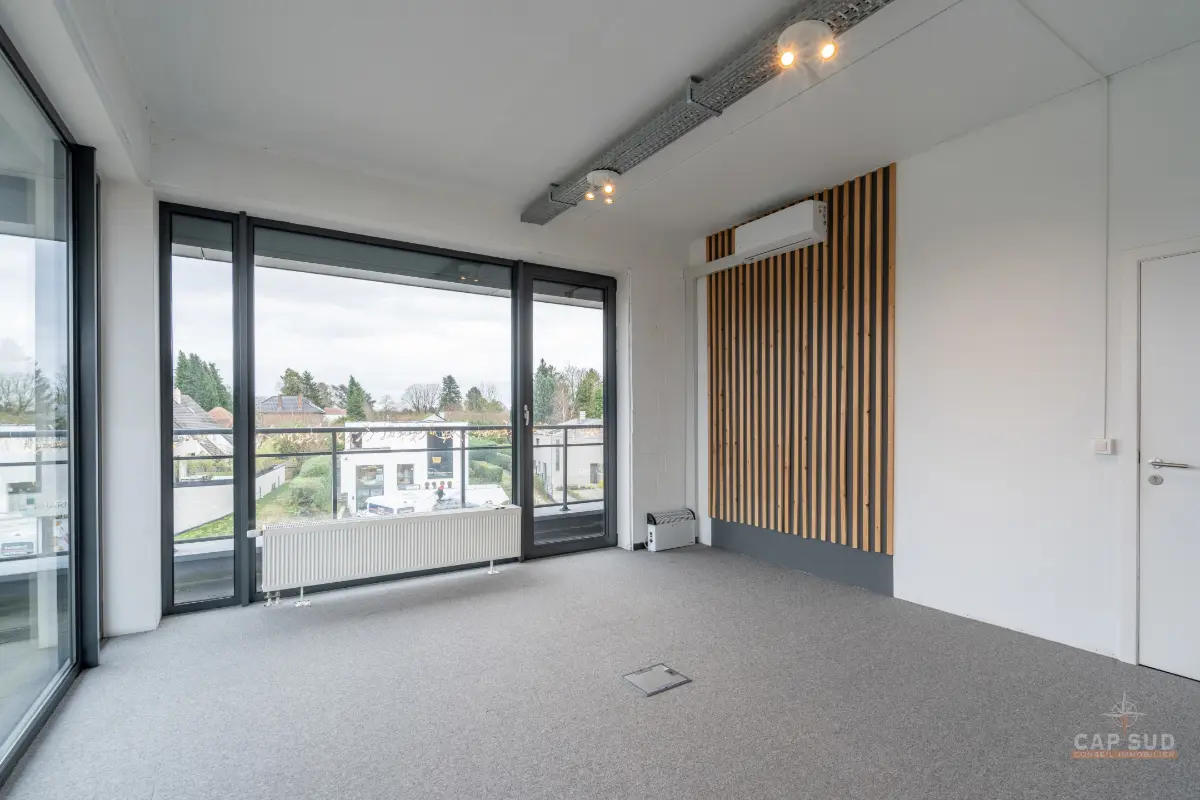 Handelszaak te  huur in Waterloo 1410 675.00€  slaapkamers 25.00m² - Zoekertje 589204