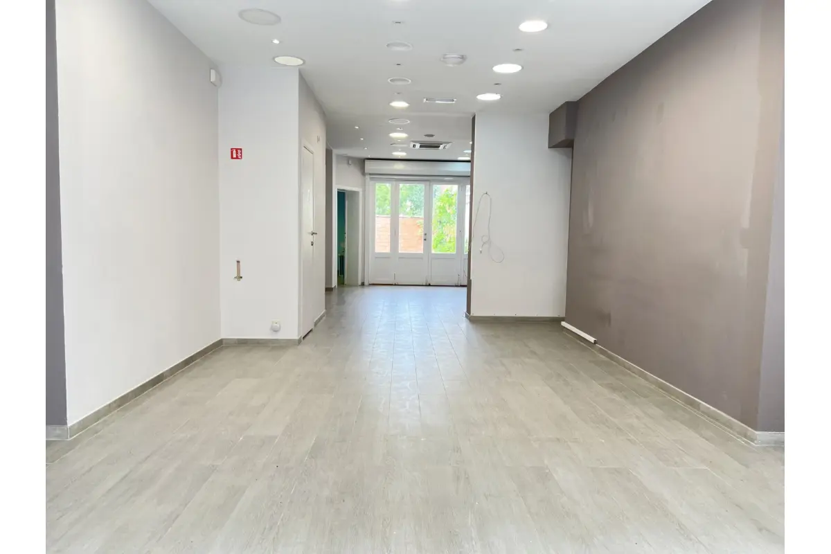 Commerce à  à Uccle 1180 2000.00€  chambres 76.00m² - Annonce 590607