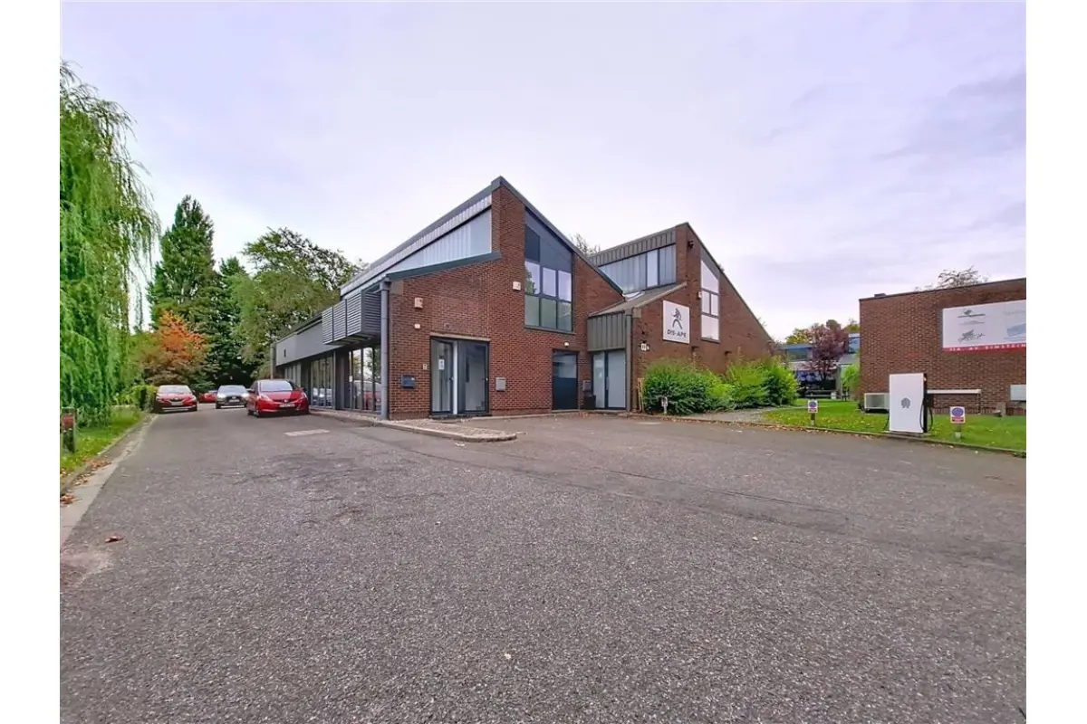 Commerce à louer à Louvain-la-Neuve 1348 3000.00€  chambres 260.00m² - Annonce 591454