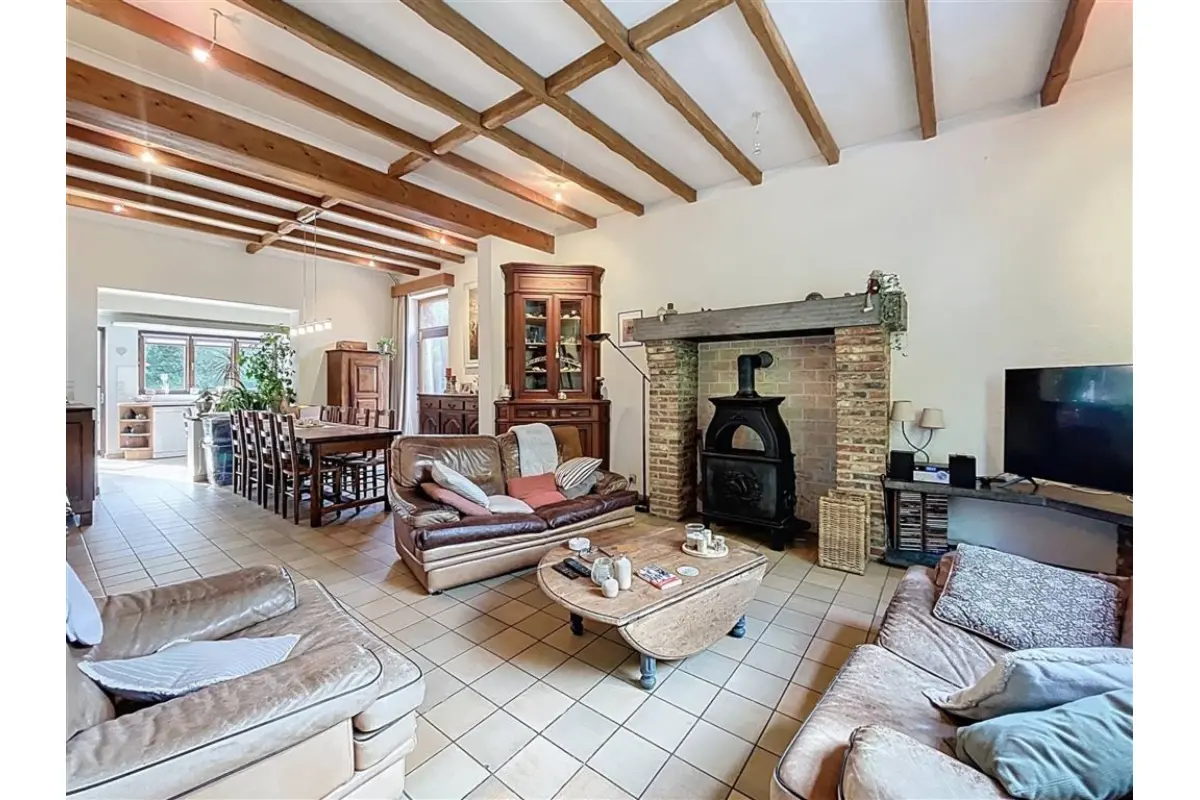 Appartementsgebouw te  koop in Court-Saint-Etienne 1490 670000.00€ 5 slaapkamers m² - Zoekertje 591403