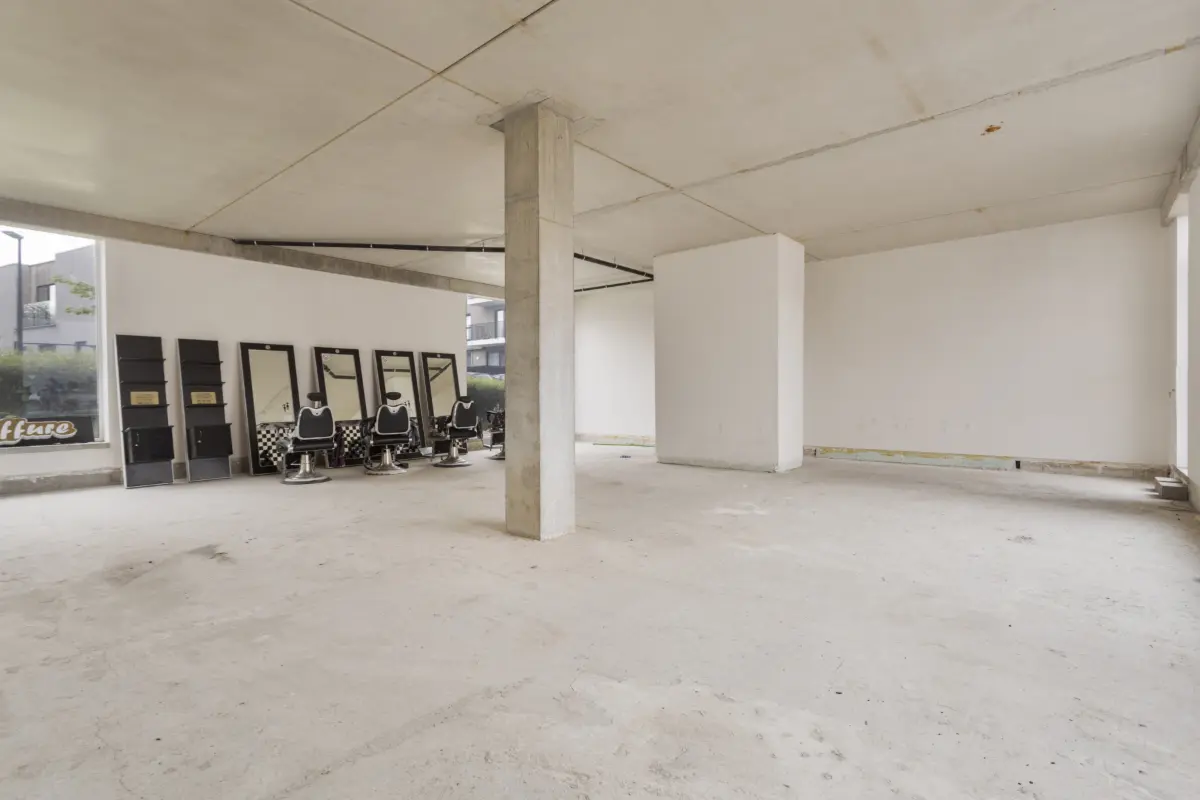 Handelszaak te  koop in Sint-Pieters-Leeuw 1600 299610.30€  slaapkamers 122.00m² - Zoekertje 592901