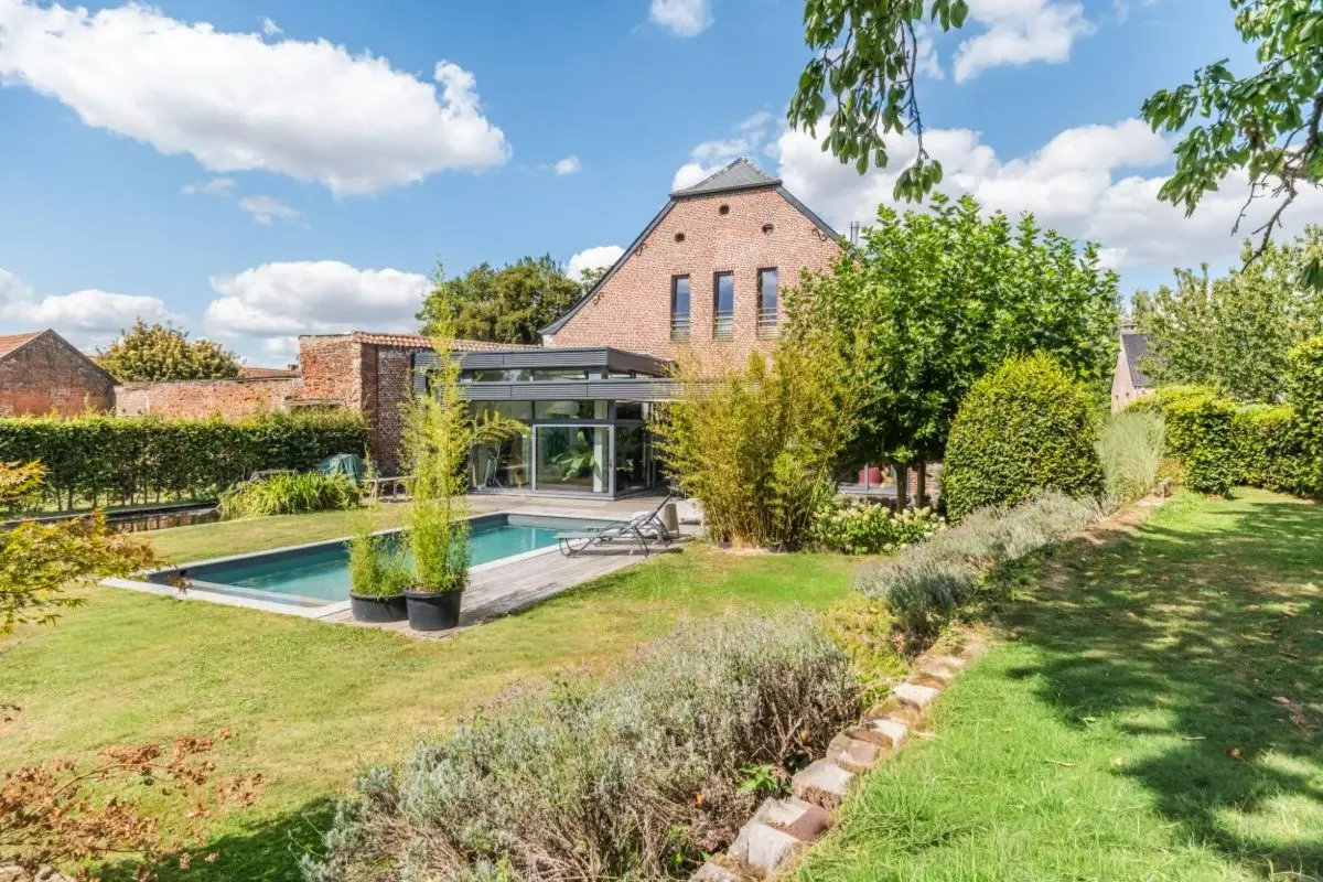 Huis te  koop in Geldenaken 1370 1500000.00€ 4 slaapkamers 645.00m² - Zoekertje 593641