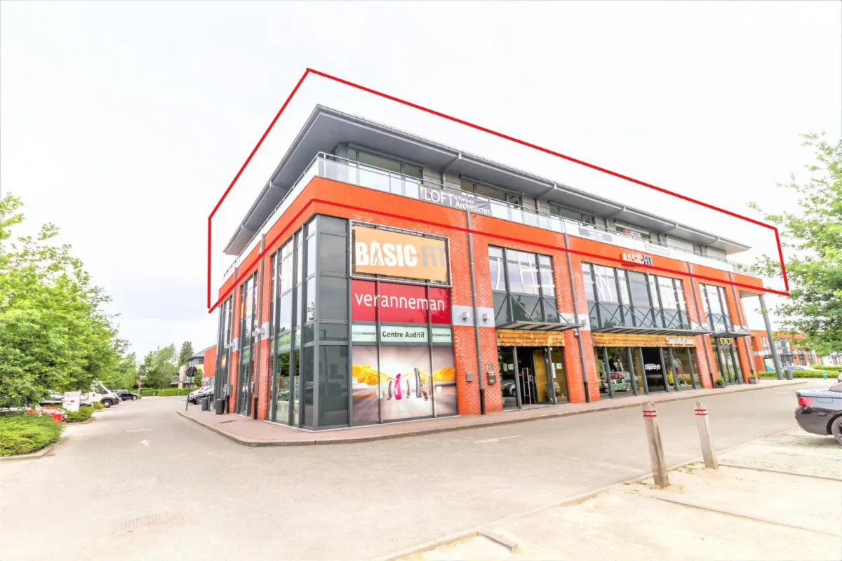 Handelszaak te  huur in Waterloo 1410 675.00€  slaapkamers 25.00m² - Zoekertje 595004