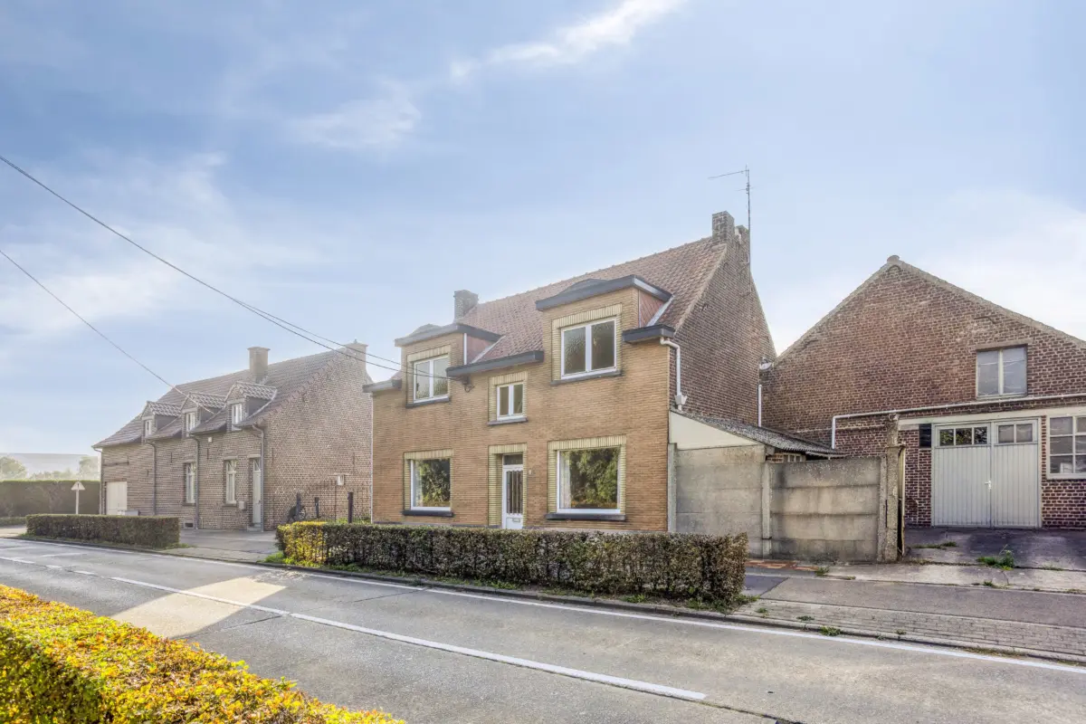 Huis te  koop in Sint-Pieters-Leeuw 1600 465000.00€ 2 slaapkamers 294.00m² - Zoekertje 596308