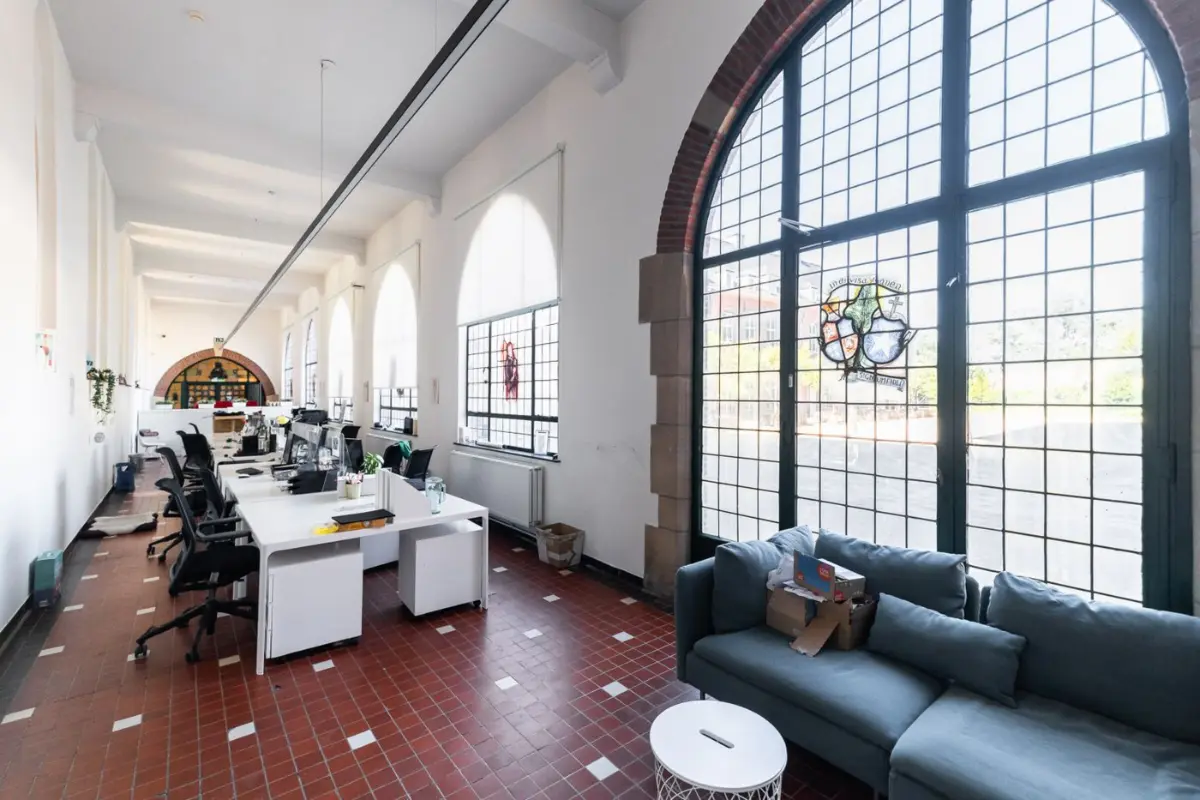 Handelszaak te  huur in Dilbeek 1700 22500.00€  slaapkamers 2000.00m² - Zoekertje 596893