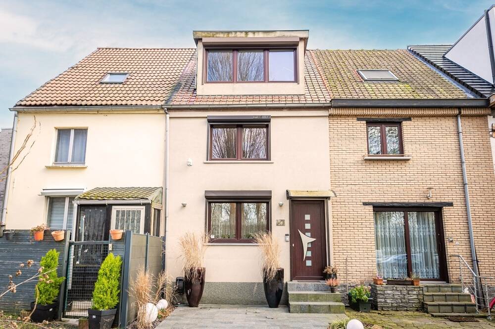Huis te  koop in Sint-Pieters-Leeuw 1600 370000.00€ 3 slaapkamers 143.00m² - Zoekertje 599295