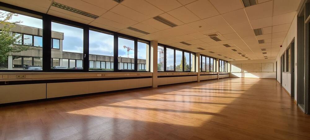 Commerce à louer à Zaventem 1930 2084.00€ chambres 500.00m² - Annonce 601983